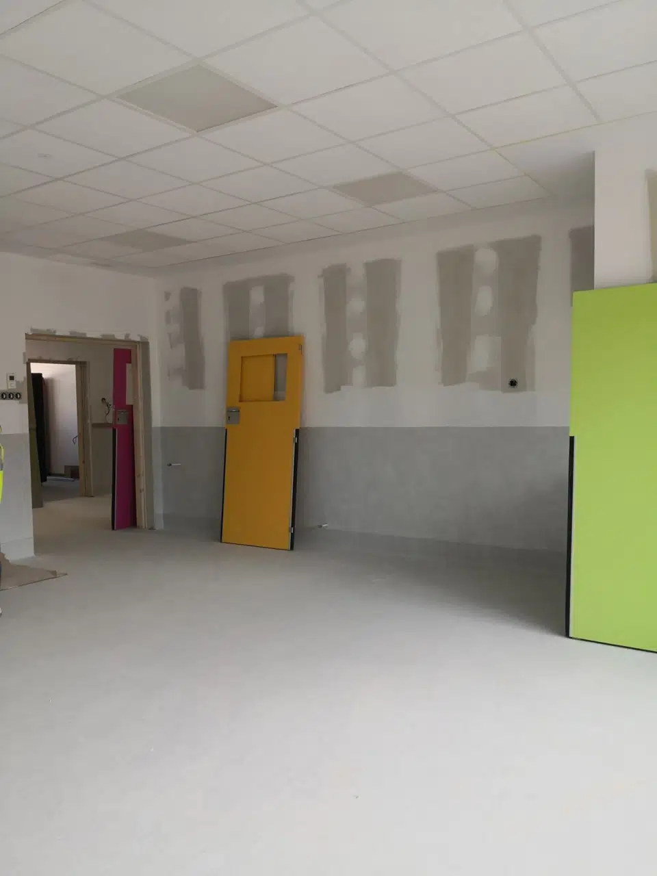 Trabajos en un aula tipo