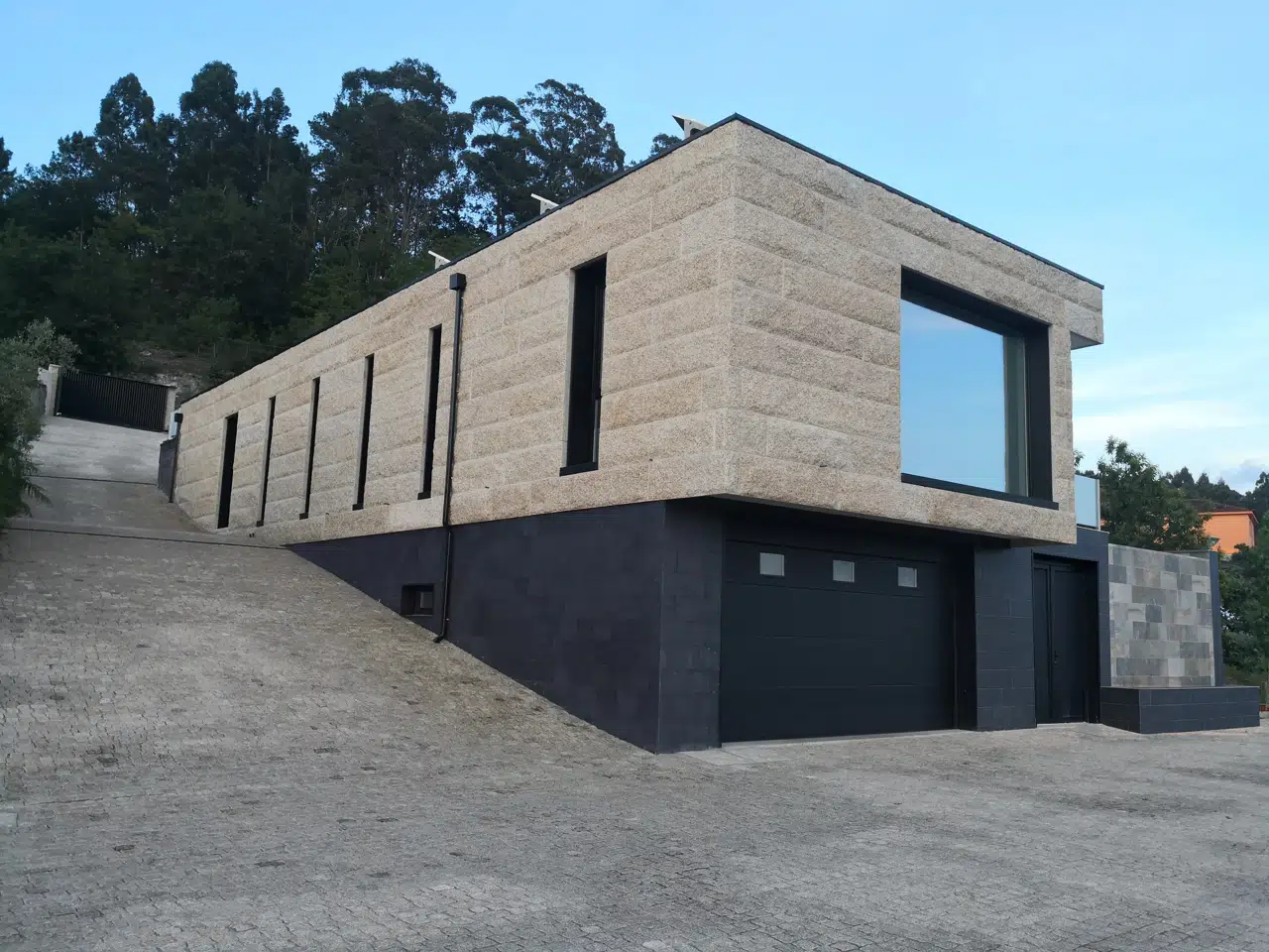 Fachada principal · Vivienda en Vilasobroso